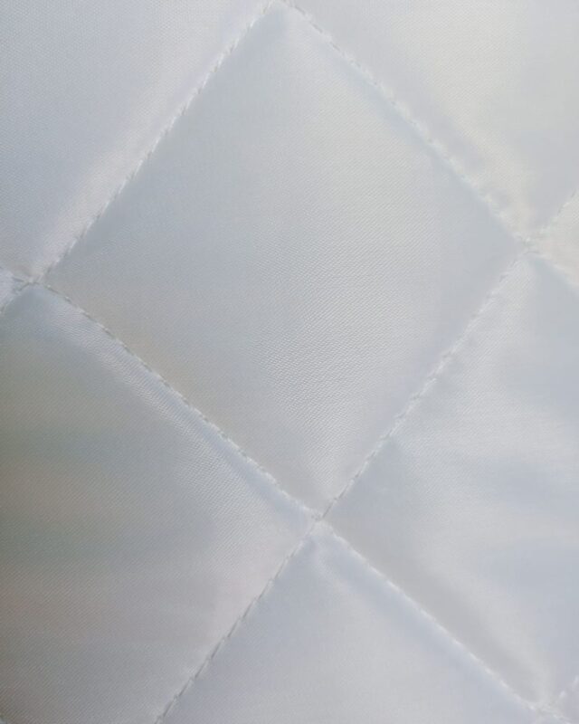 BRANCO-640x800 Matelassê Quadriculado